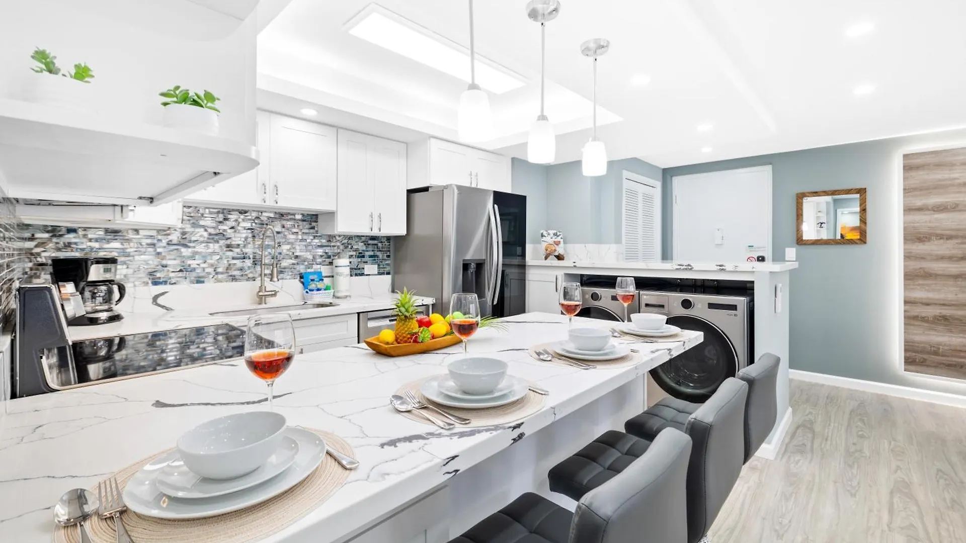 Fully Renovated 2Br And 2Ba Near Waikiki Beach With Parking Honolulu