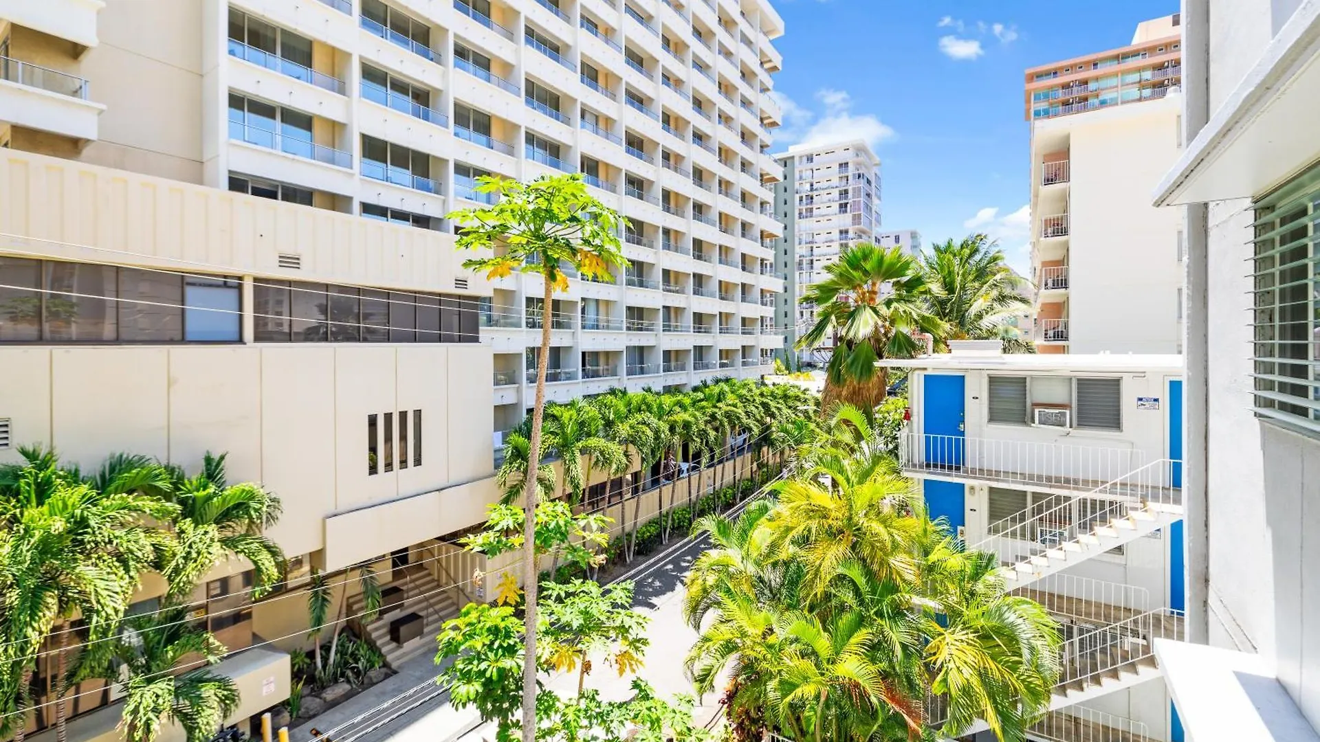 Fully Renovated 2Br And 2Ba Near Waikiki Beach With Parking Honolulu 0*,  USA