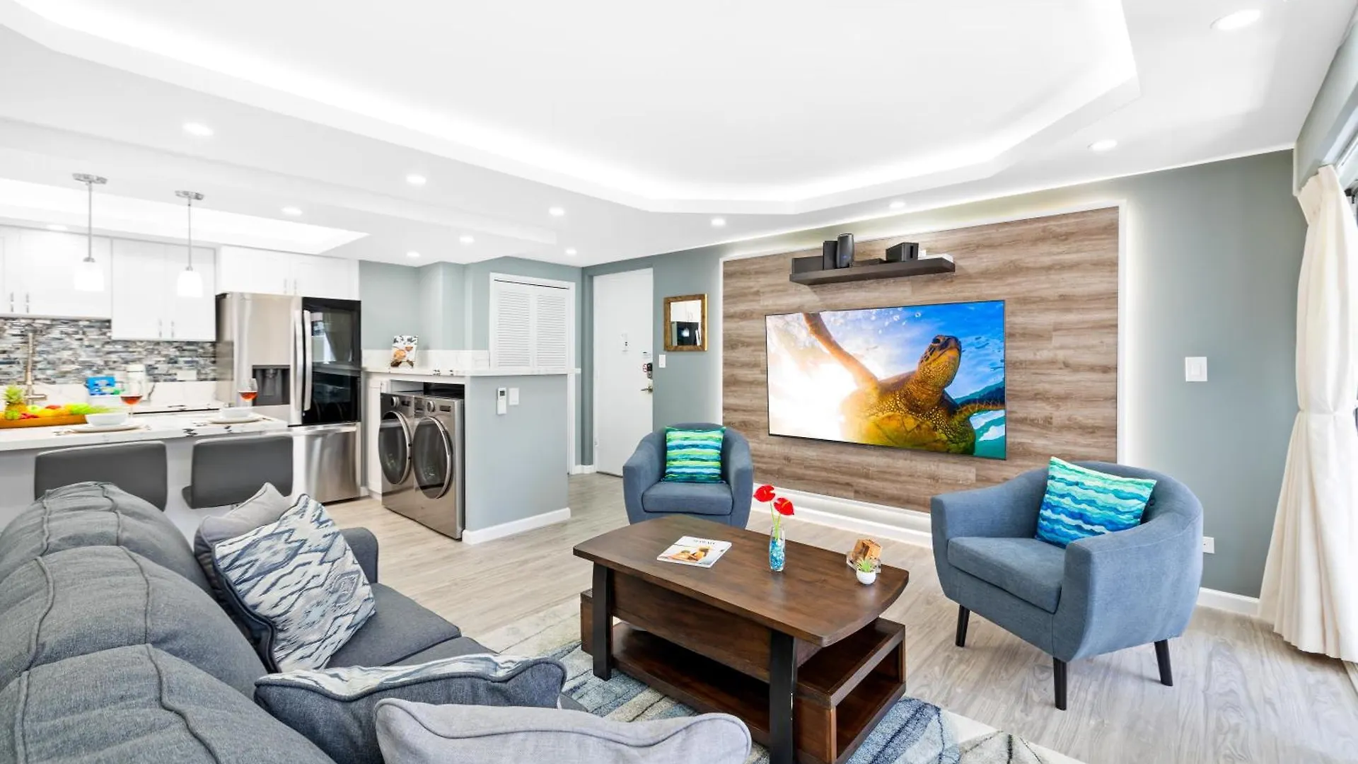 Fully Renovated 2Br And 2Ba Near Waikiki Beach With Parking Honolulu